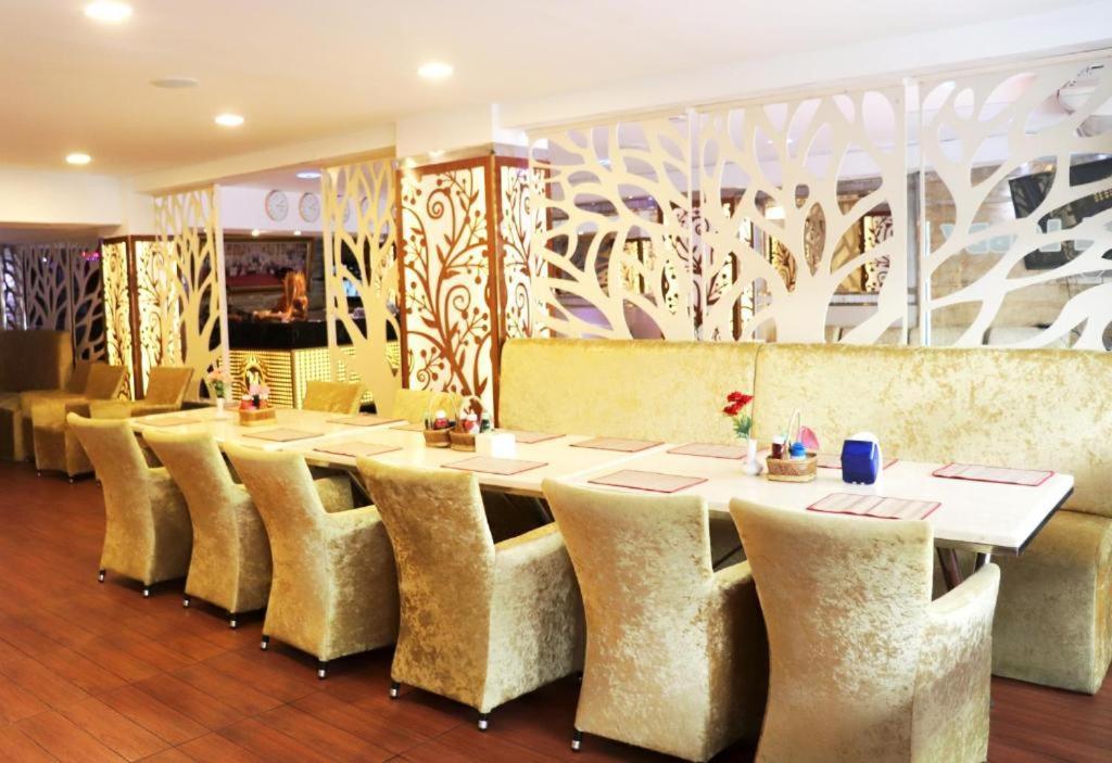 Abunawas Merry Inn At Walking Street Pattaya Eksteriør billede